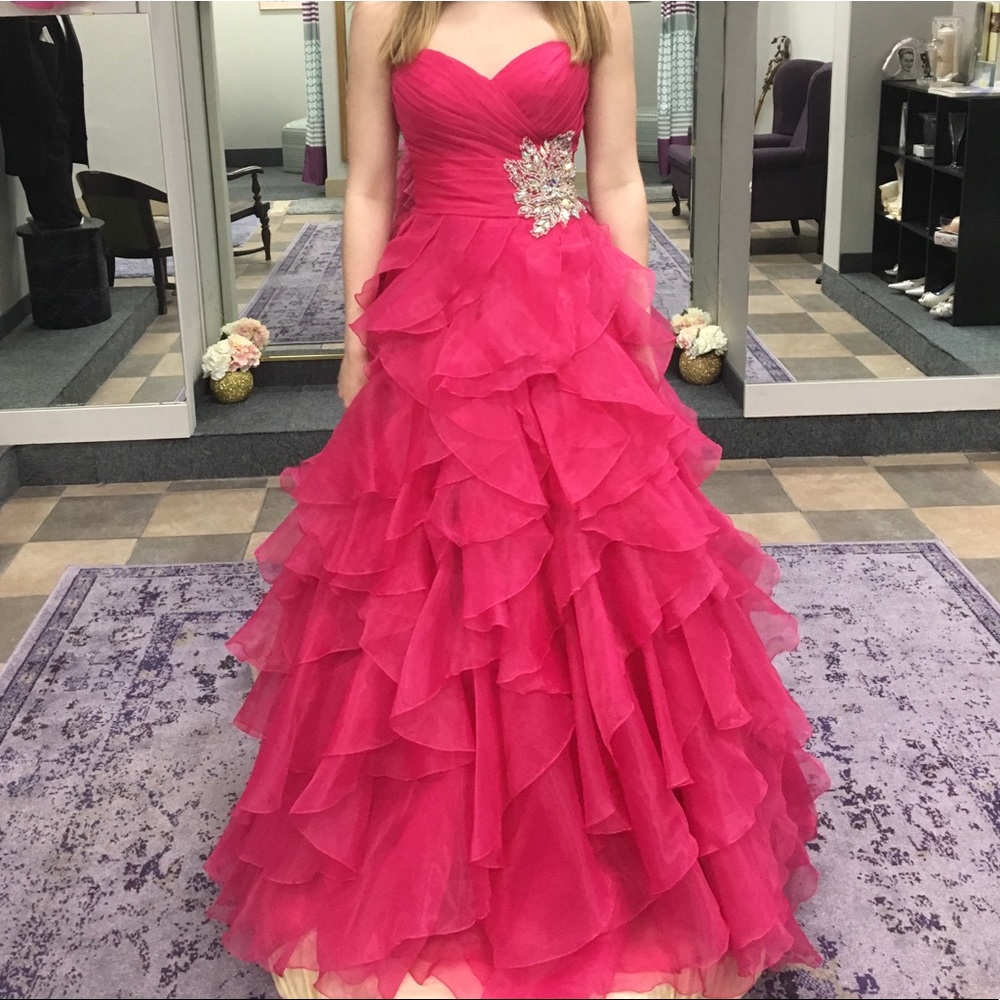 Night Moves: Fuchsia Ruffled Prom Dress